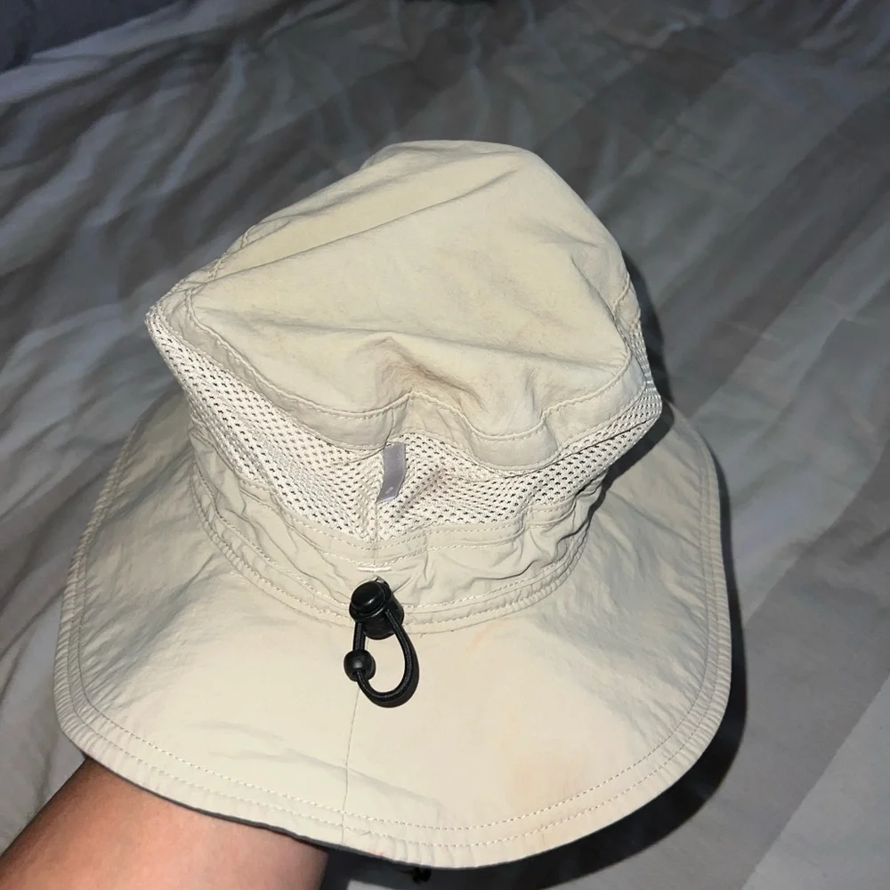 Columbia tan light